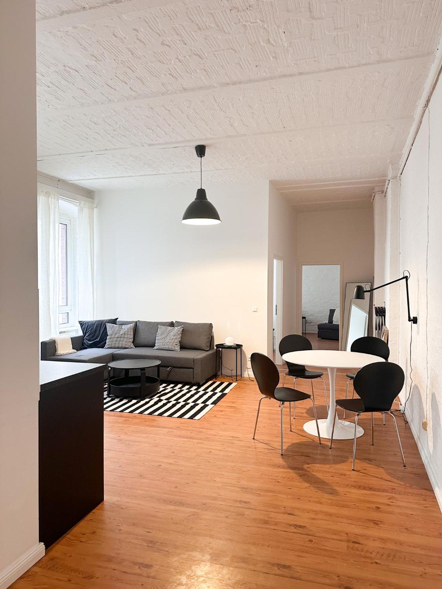 Nook Design-apartments Mit Kueche, Duschbad, Neben U-bahn Station Aber Ruhig Gelegen Appartement Berlijn