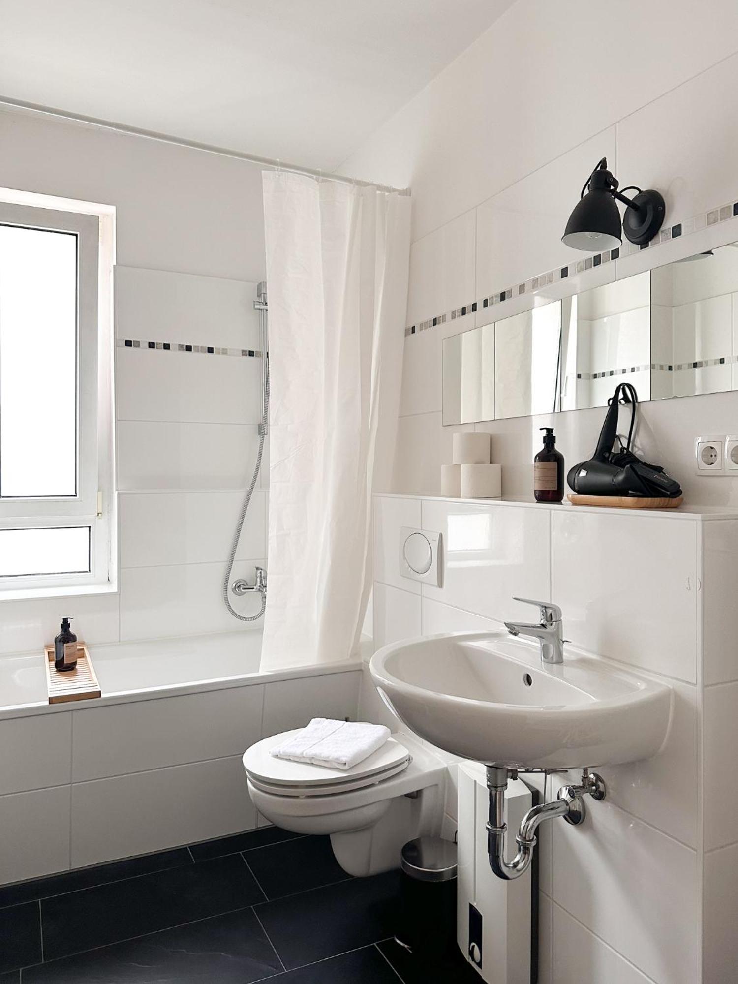 Nook Design-apartments Mit Kueche, Duschbad, Neben U-bahn Station Aber Ruhig Gelegen Appartement
